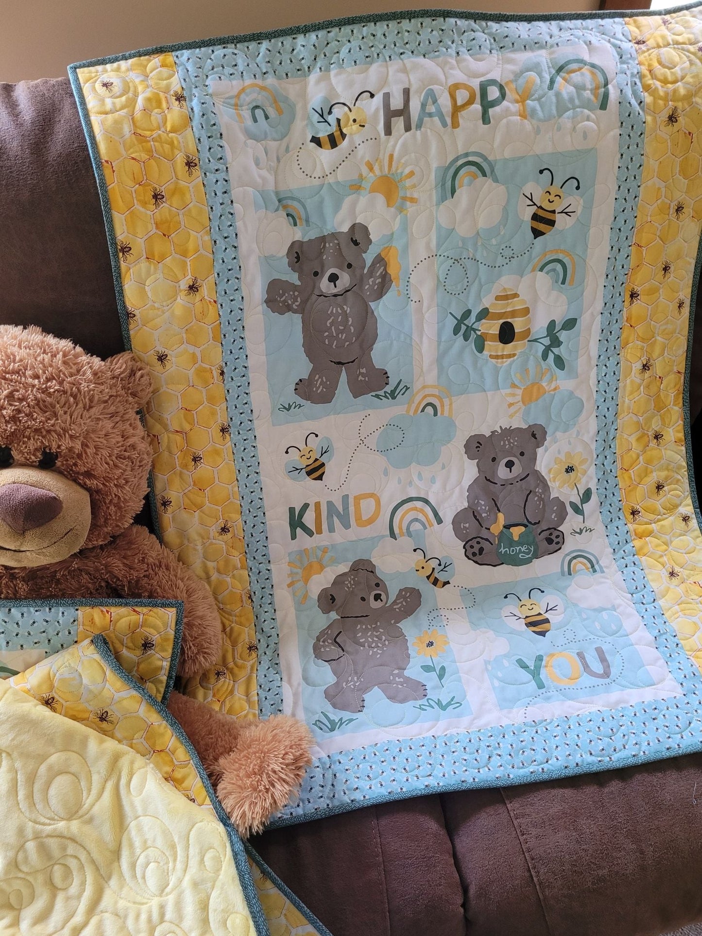 Happy Bears n Bees Baby Quilt