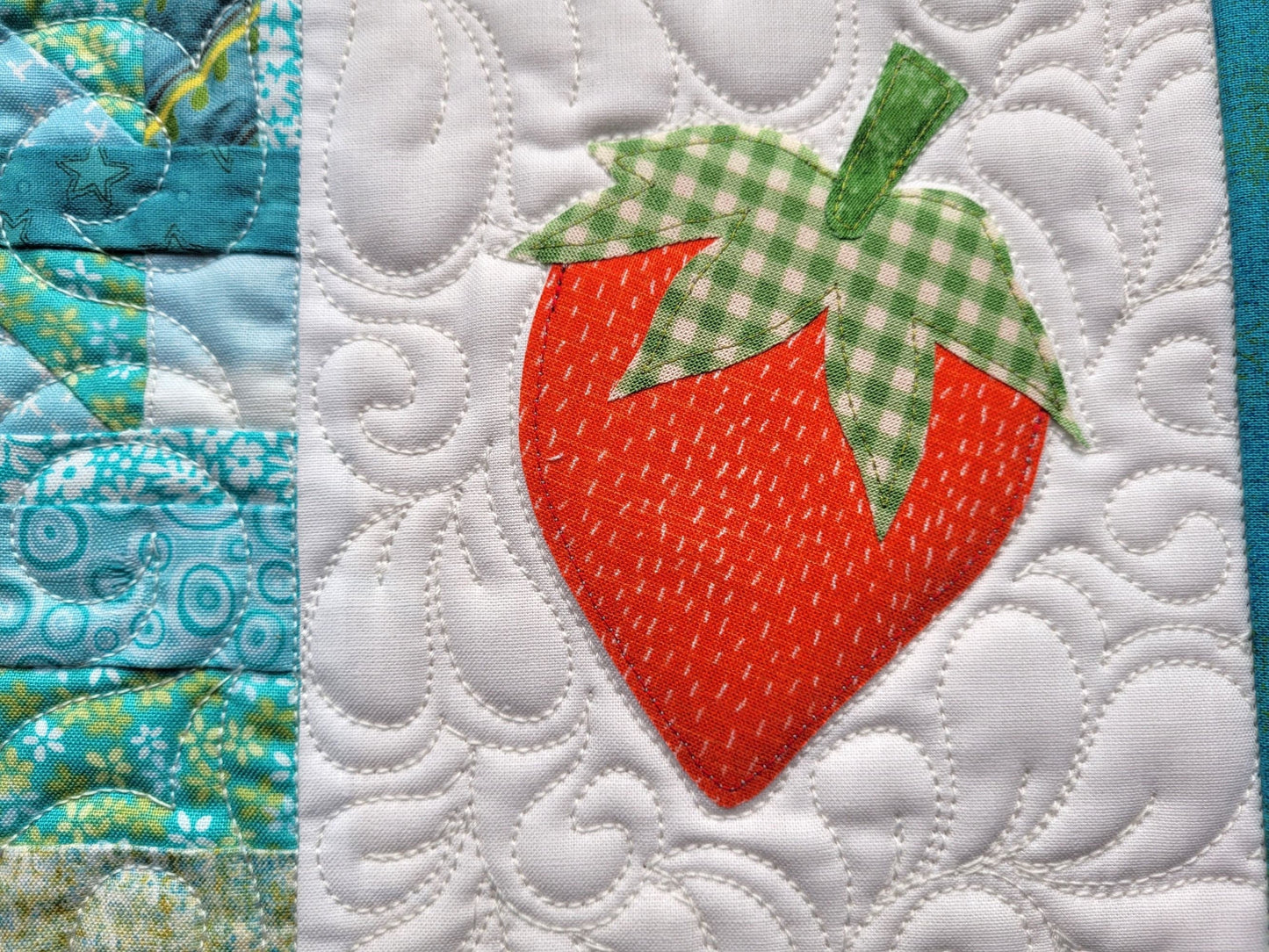 Strawberry Mug Rug Quilt