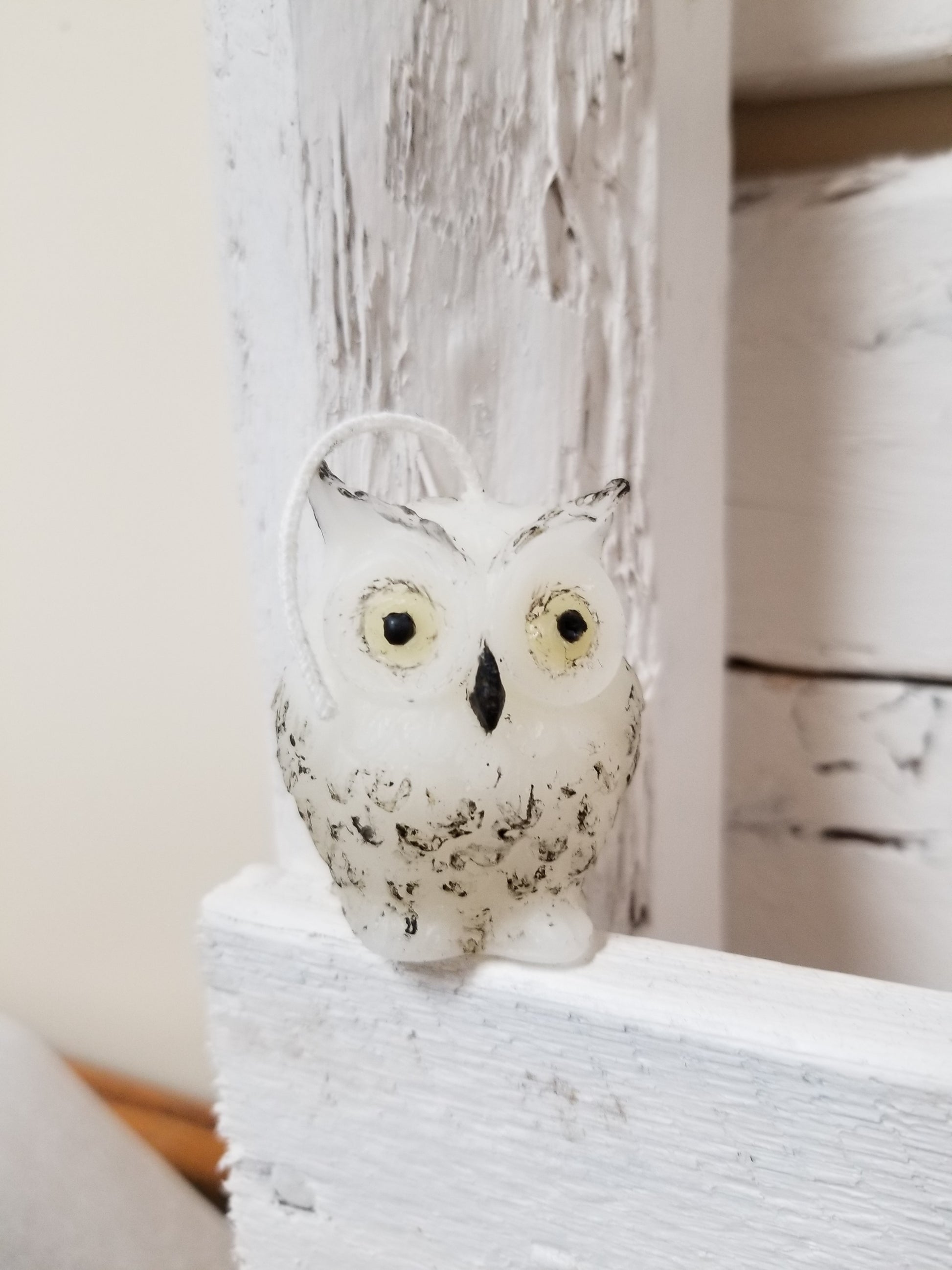 Snowy owl candle