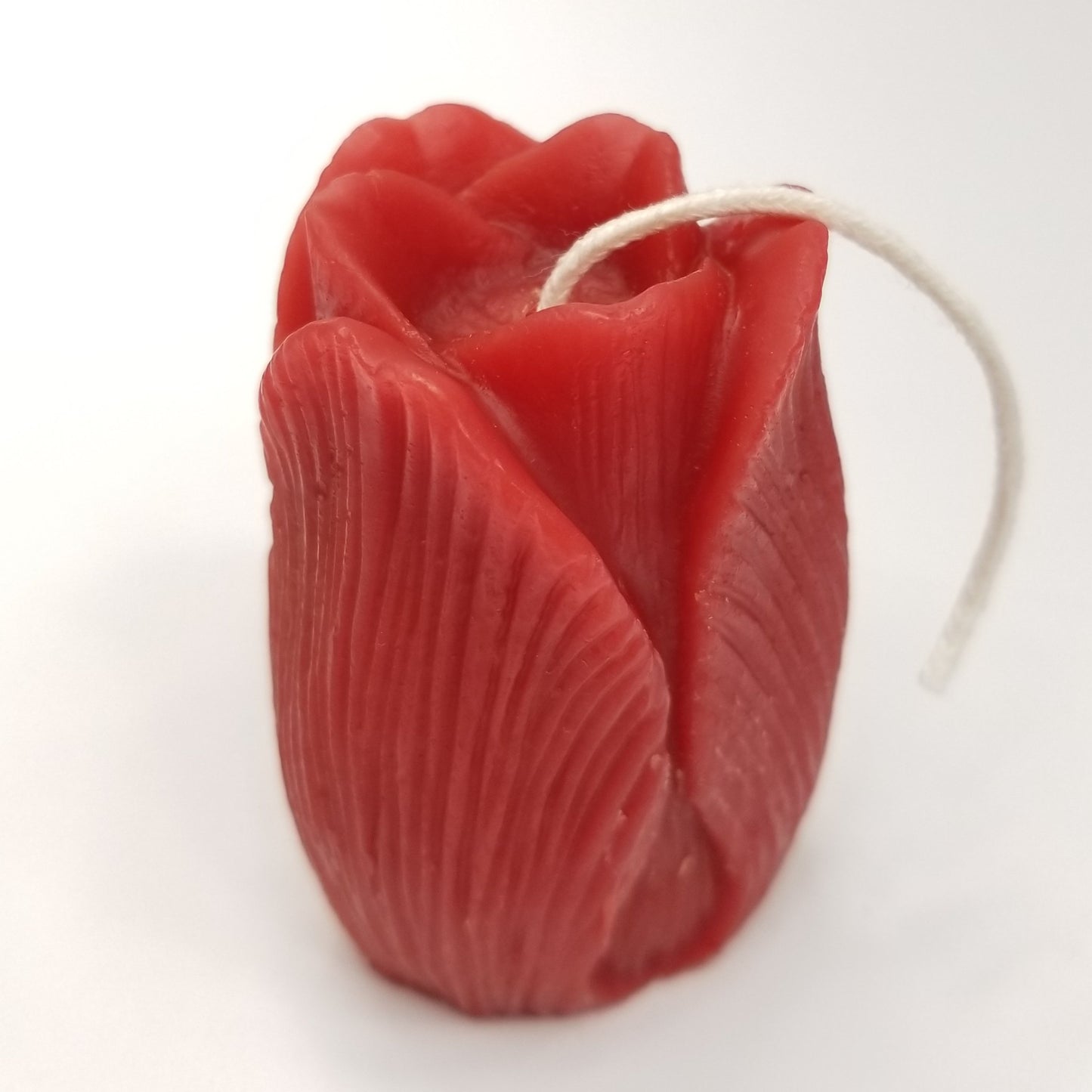 red tulip candle